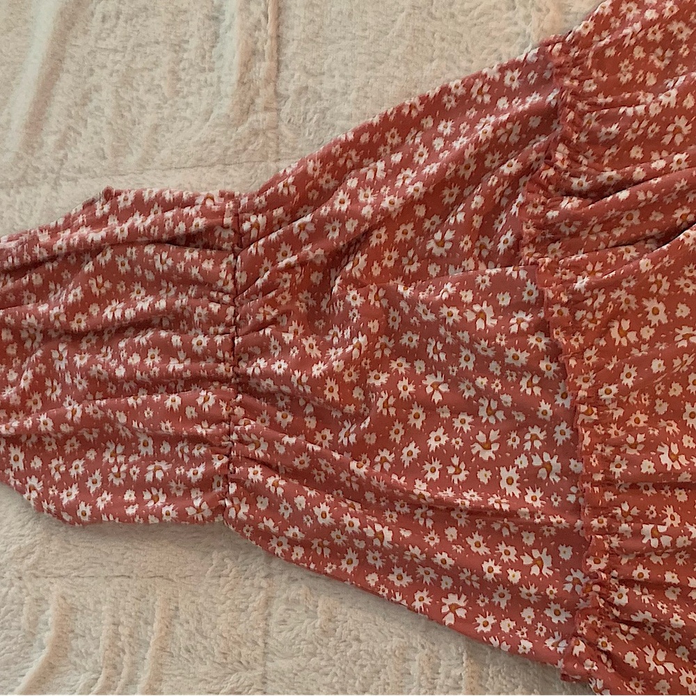 SHEIN mini juniors size 5. Adorable mini dress, high neck, pearl double clasp!